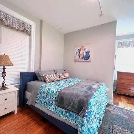 G5 King Bed Central Location Museums Free Parking